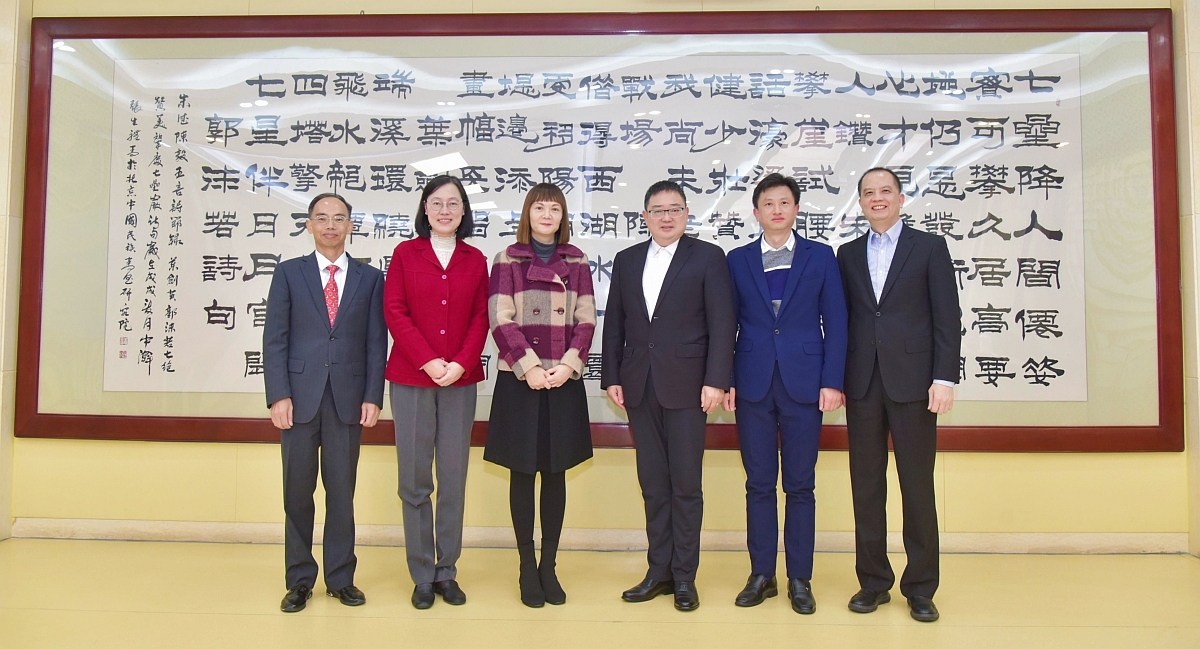 The Commissioner for the Development of the Guangdong-Hong Kong-Macao Greater Bay Area, Ms Maisie Chan, visited Zhaoqing today (February 29). Photo shows Ms Chan (third left); Executive Deputy Mayor of the People's Government of Zhaoqing Municipality Mr Li Xingwen (third right), and relevant personnel.