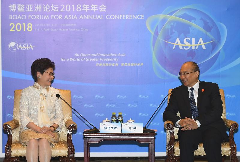 行政长官林郑月娥（左）今日（四月九日）在海南出席博鳌亚洲论坛2018年年会期间，与河北省省长许勤会面。