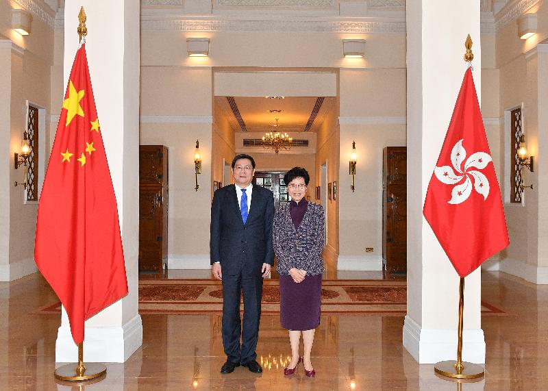 行政长官林郑月娥（右）今日（四月十六日）下午在礼宾府与湖南省委书记杜家毫（左）会面。