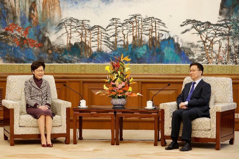 行政长官林郑月娥（左）今日（十一月六日）上午在北京获国务院副总理韩正（右）接见。