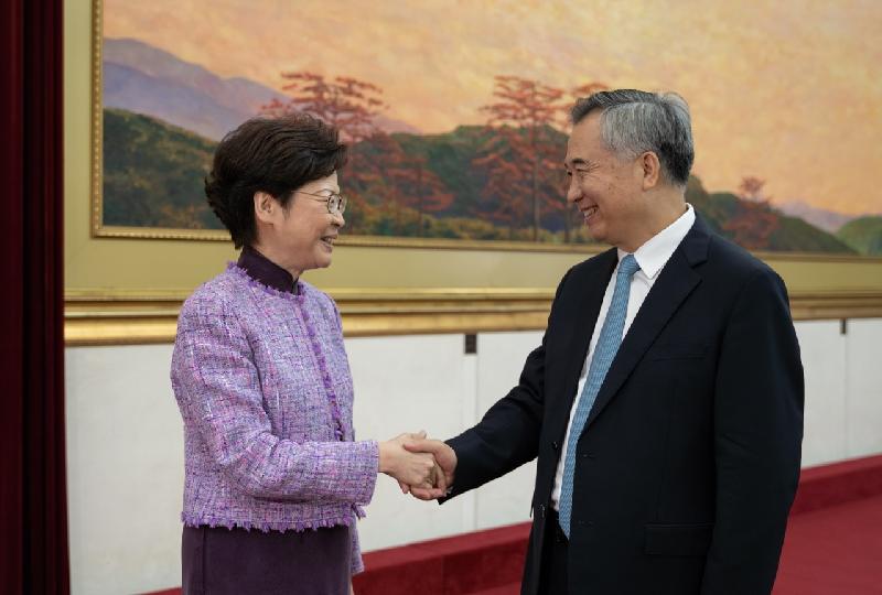 行政长官林郑月娥（左）今日（十一月七日）在广州与广东省委书记李希会面（右）。