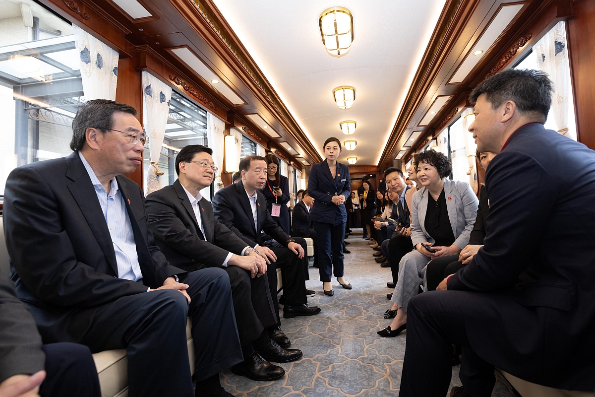 Government and LegCo delegation led by CE continues duty visit in Dongguan and Foshan