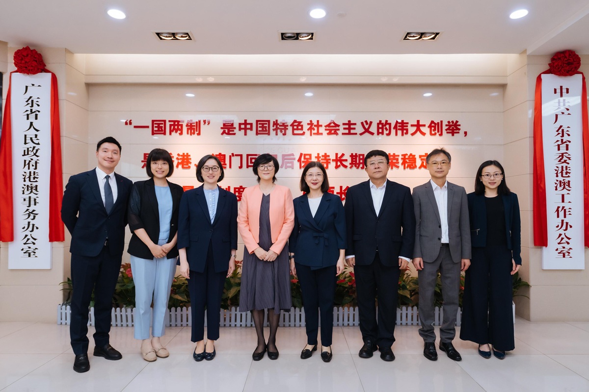 政制及内地事务局局长访问广州